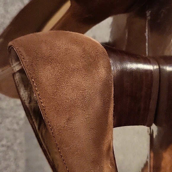 Gucci Woman's Bamboo Low Heel Pumps - Picture 5 of 16